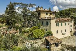Ref. 6630 Historic villa with farmhouses and pool in Florence