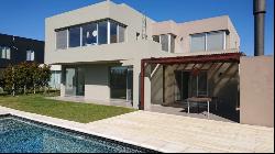 Casa moderna con vista al Golf en Venta y Alquiler