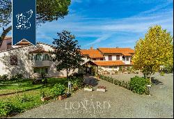 Luxury hotel surrounded by nature for sale in Arcidosso