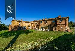 Stunning farmstead with pool for sale near Siena