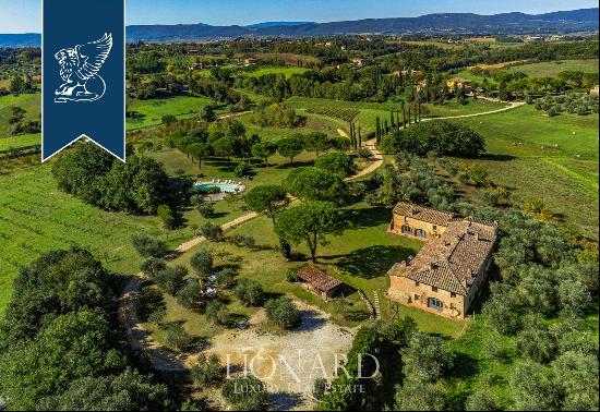 Stunning farmstead with pool for sale near Siena