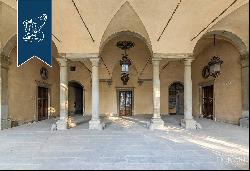Luxury penthouse with terrace for sale in Palazzo Serristori