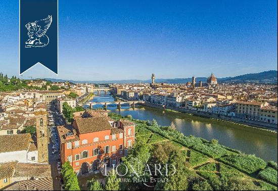 Luxury penthouse with terrace for sale in Palazzo Serristori