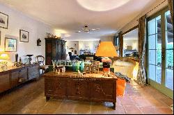 Charming house for sale in Sant'Antonino with pool & well-kept garden