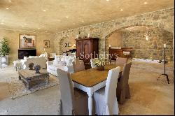 Marvelous newly restored farmhouse close to Montalcino