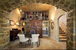 Marvelous newly restored farmhouse close to Montalcino