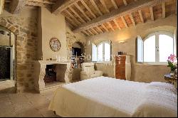 Marvelous newly restored farmhouse close to Montalcino