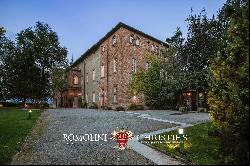 CASTLE HOTEL FOR SALE PIEDMONT MONFERRATO