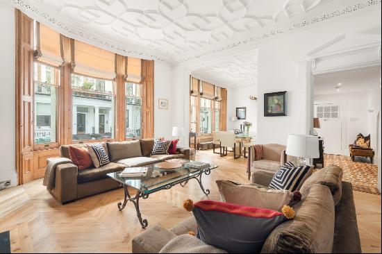 4 bedroom flat to rent in South Kensington SW7