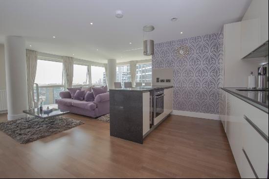 Stylish 2 bedroom apartment set on the 17th floor to rent in Crawford Building, Aldgate E1