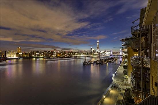 3 bedroom penthouse with views to Tower Bridge for sale in Wapping E1W