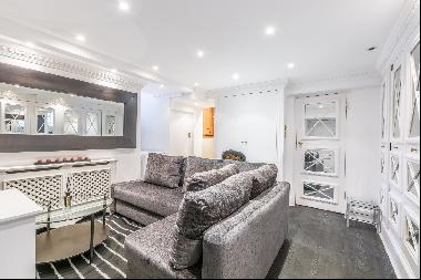 A bright and spacious studio apartment to rent in Hampstead NW3.