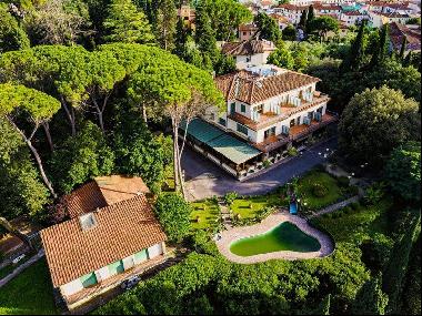 Ref. 4380-1 Spectacular villa with pool and tennis court in Florence