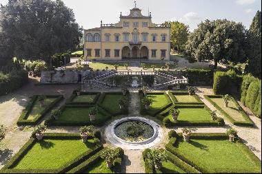 Ref. 1868  Prestigious historic villa in Florence 