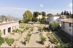 Ref. 1868  Prestigious historic villa in Florence 