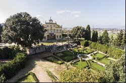 Ref. 1868  Prestigious historic villa in Florence 