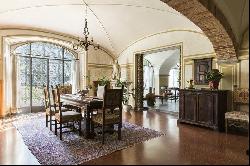 Ref. 1868  Prestigious historic villa in Florence 