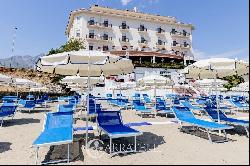 Ref.8922  Seafront hotel with private beach in Formia