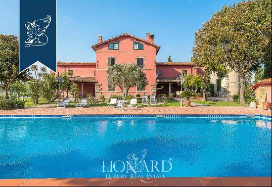 Luxury estate with pool for sale in Rome, on the Via Cassia