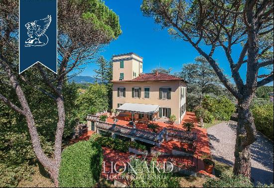 Prestigious villa with a tower for sale in Lucca