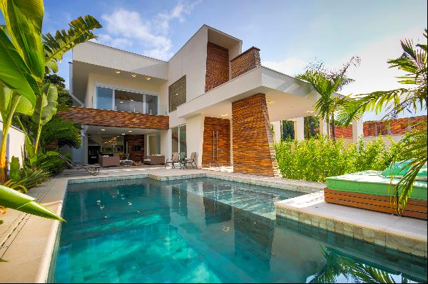 House with gourmet balcony