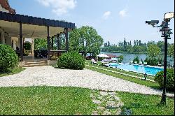 Mediterranean Villa on the Shores of the Lake Snagov, Silistea Snagovului