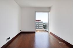 Flat, 4 bedrooms, for Sale