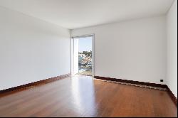 Flat, 4 bedrooms, for Sale