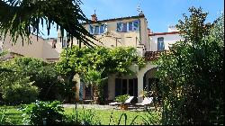 Near Perpignan : Manor house with tree-lined garden