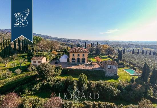 Luxury villa surrounded by an olive grove for sale in Vinci