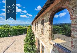 Estate of great charm with a cellar producing the finest wines of the area