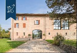 Luxury villa with swimming pool near Reggio Emilia