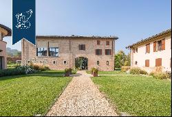 Luxury villa with swimming pool near Reggio Emilia