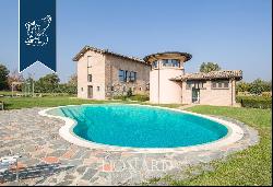 Luxury villa with swimming pool near Reggio Emilia