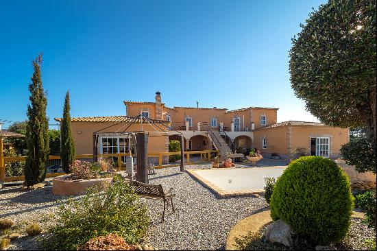 Spacious Tuscan-style villa - Roses