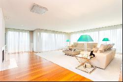 Flat, 5 bedrooms, for Sale