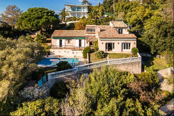 4 bedroom villa for sale in Cannes Californie with sea views.