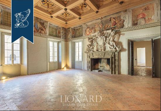 Historical refined estate a few steps away from Como's cathedral and the shores of the lak