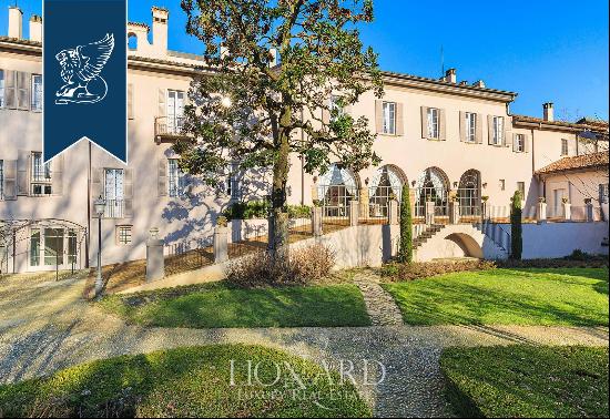 Fantastic period estate with pool for sale in Lodi's leafy countryside