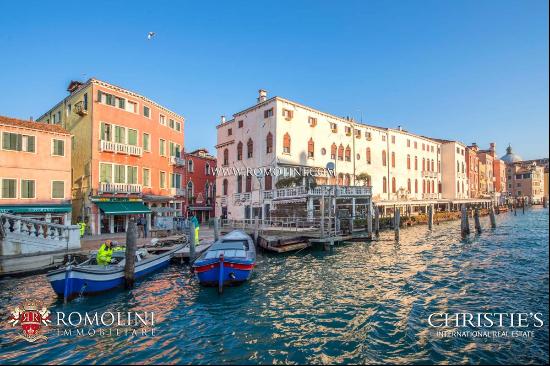 LUXURY APARTMENT FOR SALE GRAND CANAL VENICE