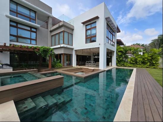 Exclusive Luxury Villa In Costa Del Este...A Modern Oasis Of Elegance