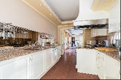 Detached house, 6 bedrooms, for Sale