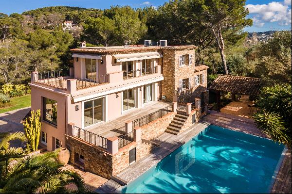 Beautifully renovated house for sale in Mougins with a large swimming pool