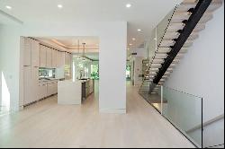 Perfect & Private Modern in NW Woods