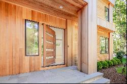 Perfect & Private Modern in NW Woods