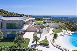 Prestigious and modern property in the hill of Pevero Golf