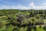 Ref. 5958 Restored farmhouse in the hills of Pienza