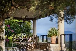 A house built after the authentic provencal houses traditions