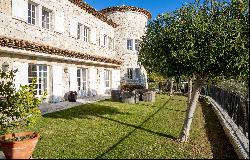 A house built after the authentic provencal houses traditions