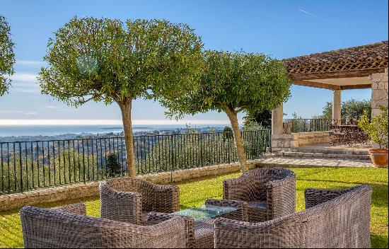 A house built after the authentic provencal houses traditions